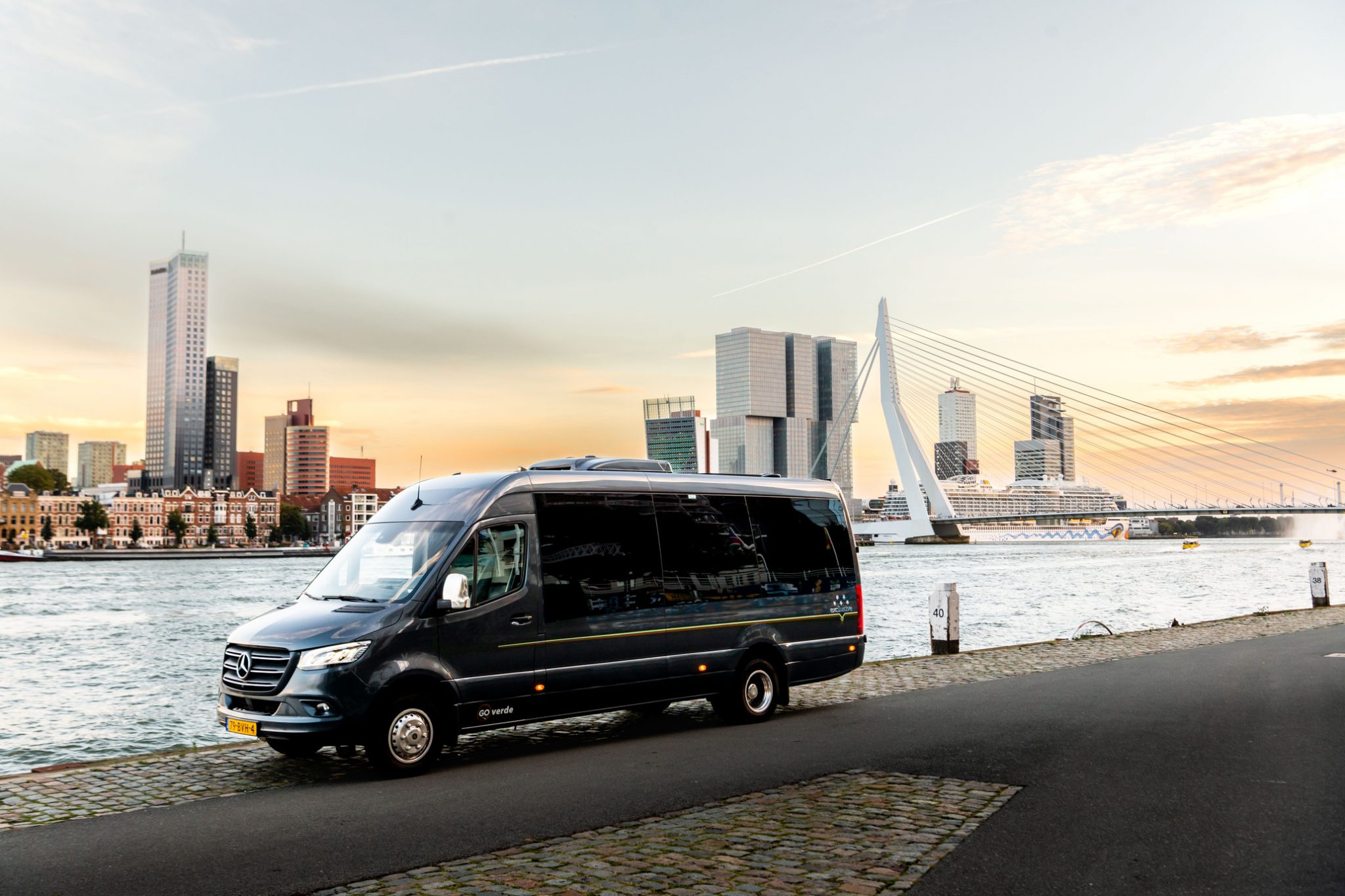 Mercedes-Benz VIP-bus 16 (ook rolstoel toegankelijk) - Goverde Exclusive